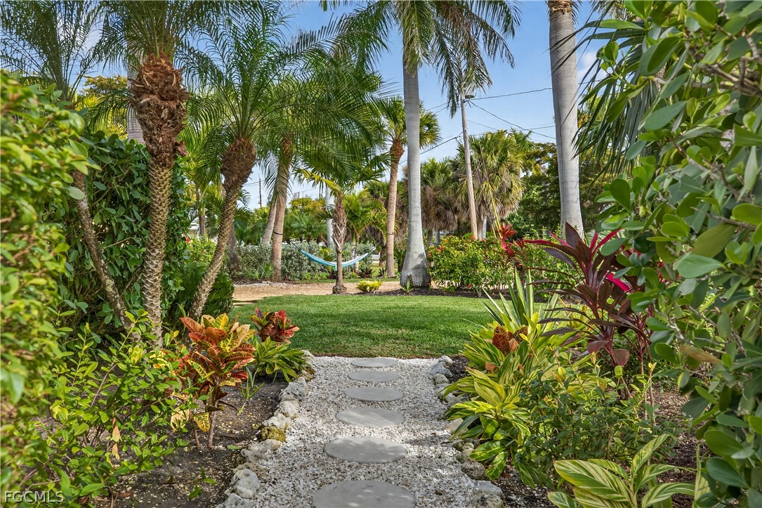 1103 Captains Walk ST