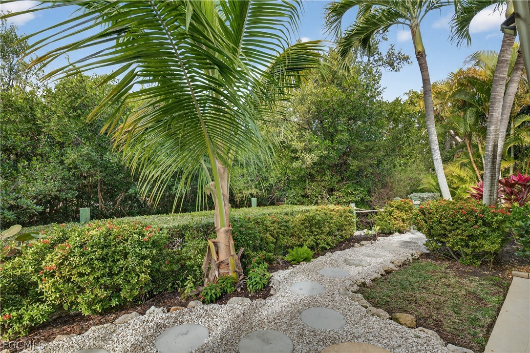 1103 Captains Walk ST
