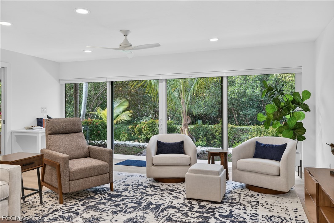 1103 Captains Walk ST