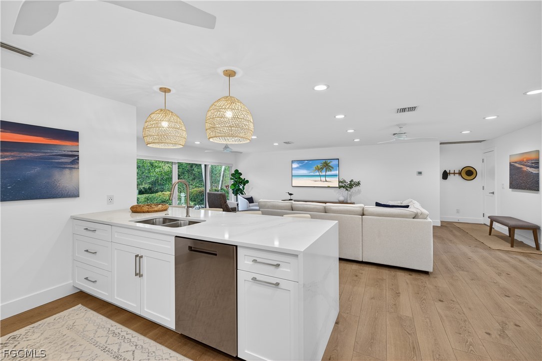 1103 Captains Walk ST