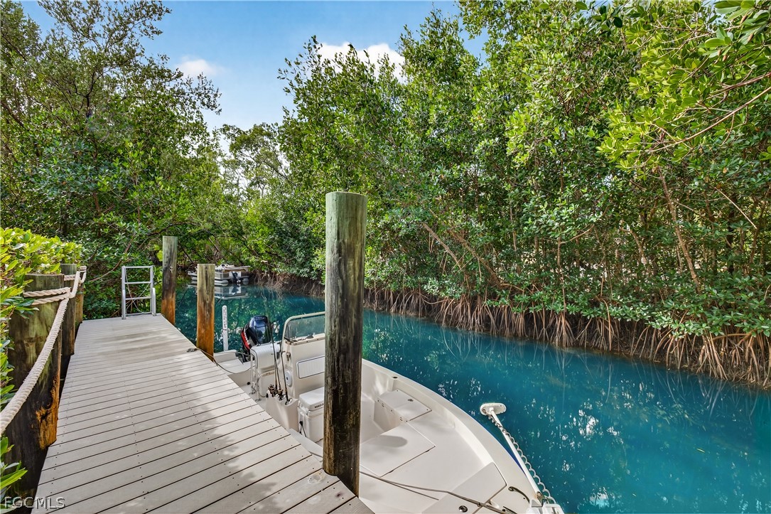 1103 Captains Walk ST