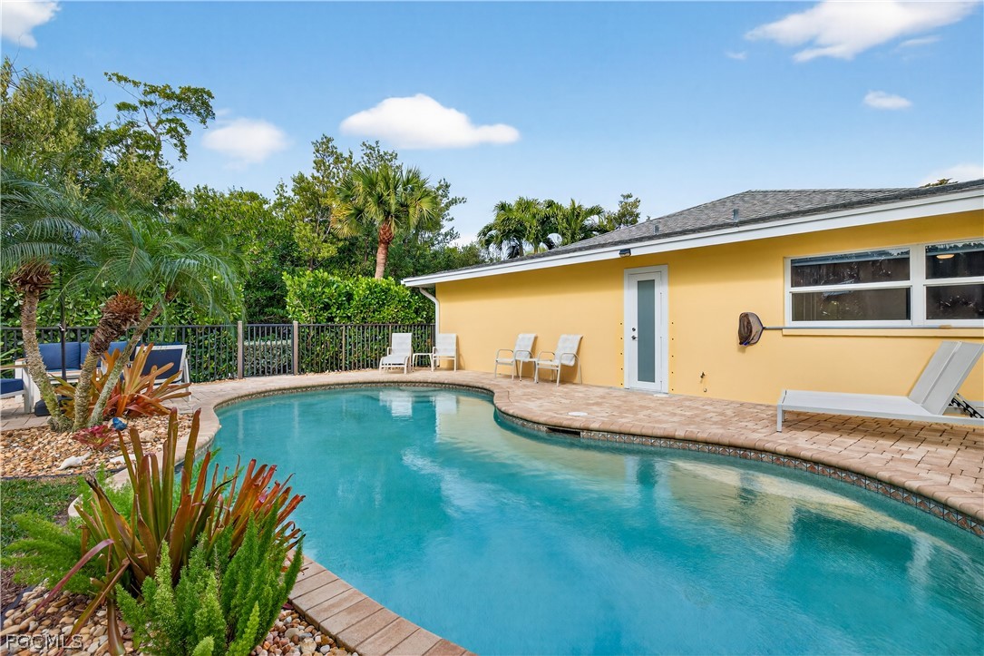 1103 Captains Walk ST