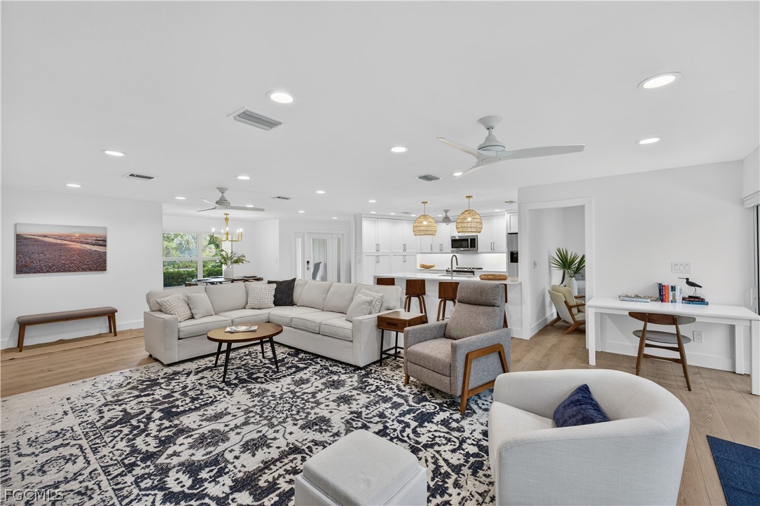 1103 Captains Walk ST