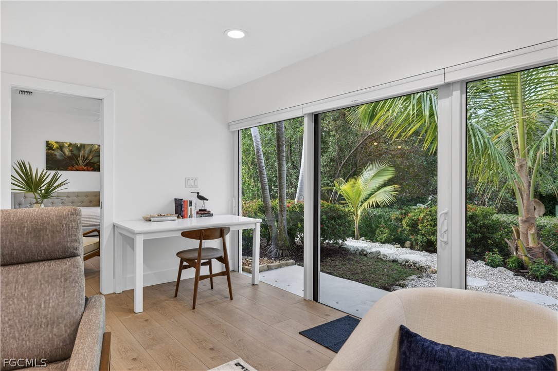 1103 Captains Walk ST