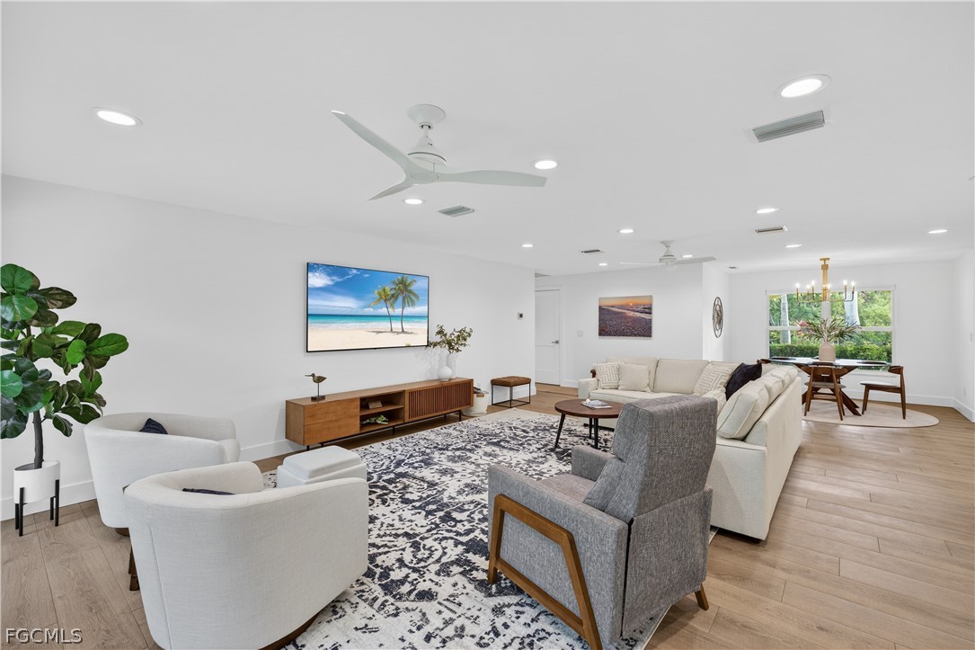 1103 Captains Walk ST