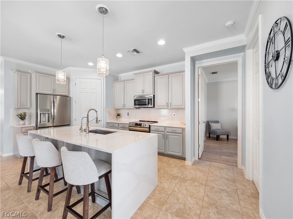 3280 Royal Gardens AVE