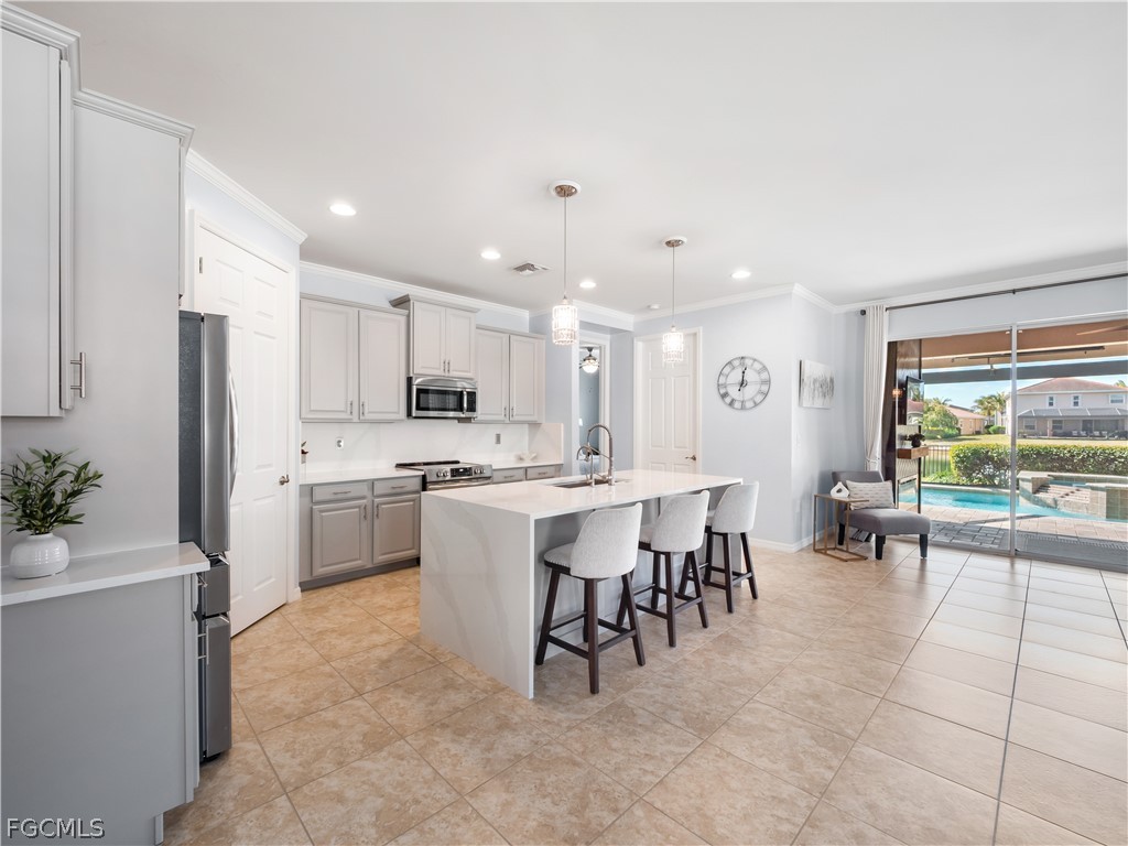 3280 Royal Gardens AVE