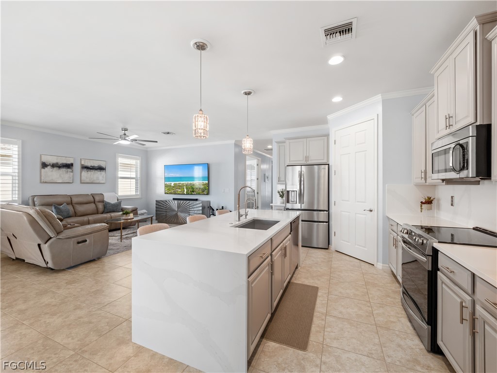 3280 Royal Gardens AVE