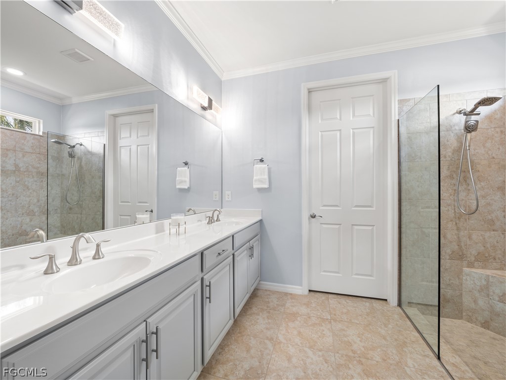 3280 Royal Gardens AVE