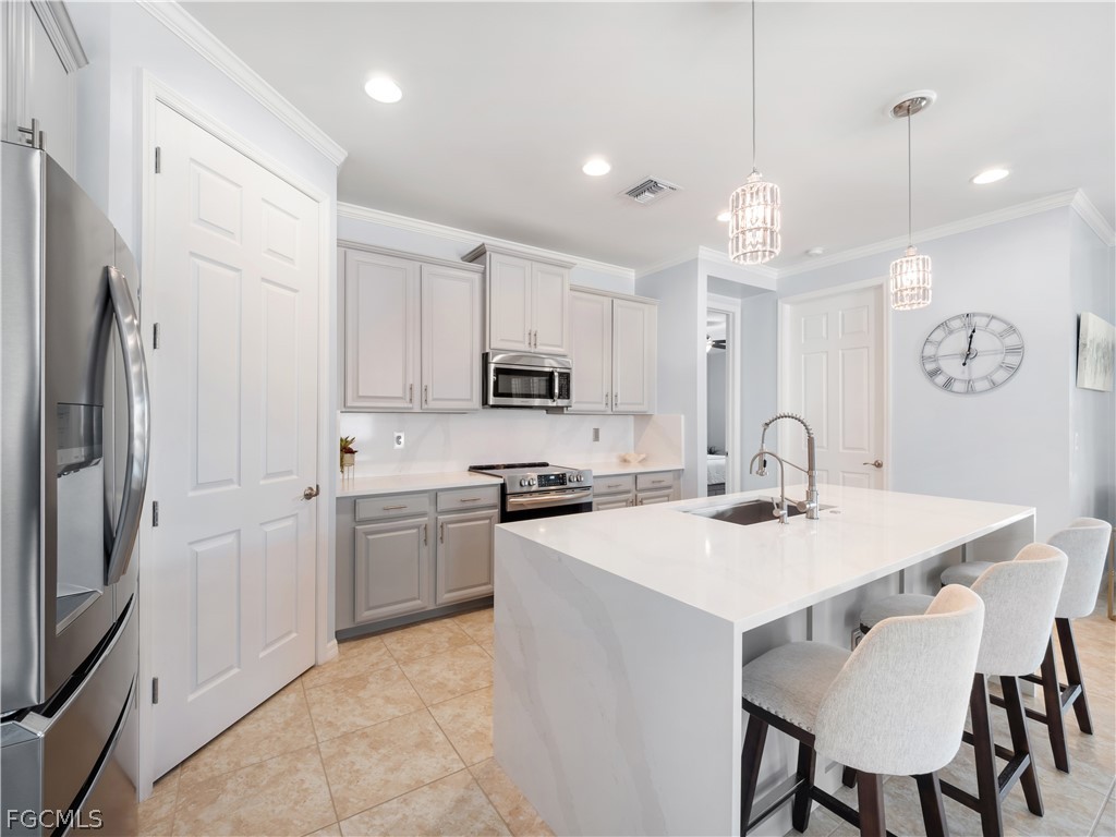 3280 Royal Gardens AVE