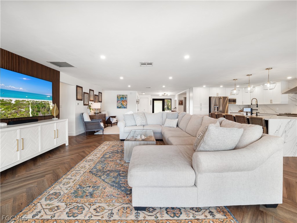 6610 Joanna CIR