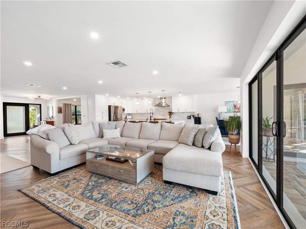 6610 Joanna CIR