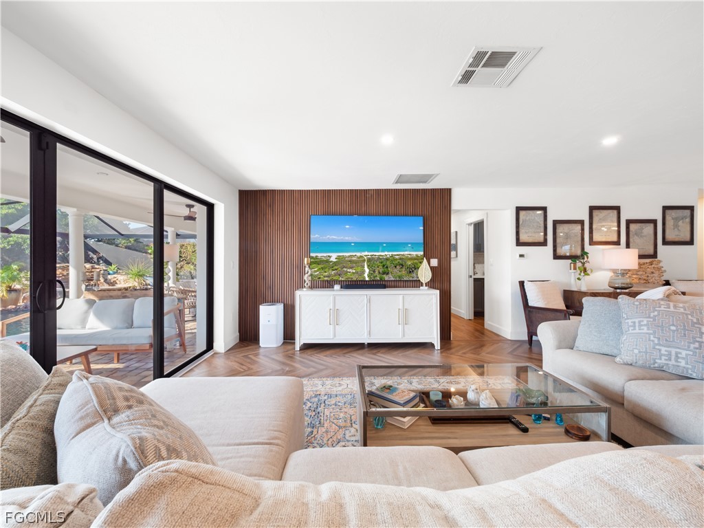 6610 Joanna CIR