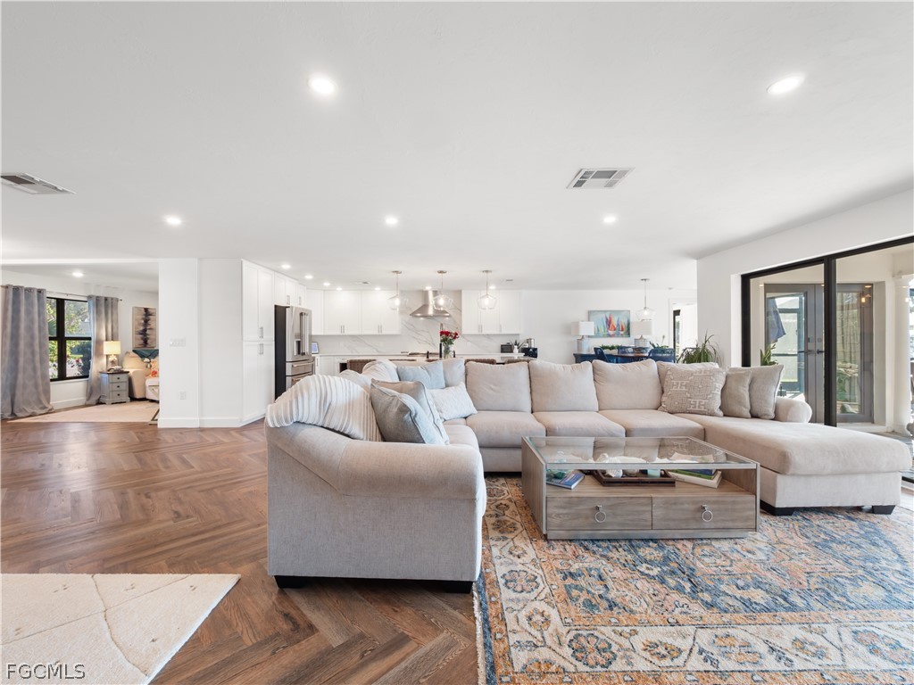 6610 Joanna CIR