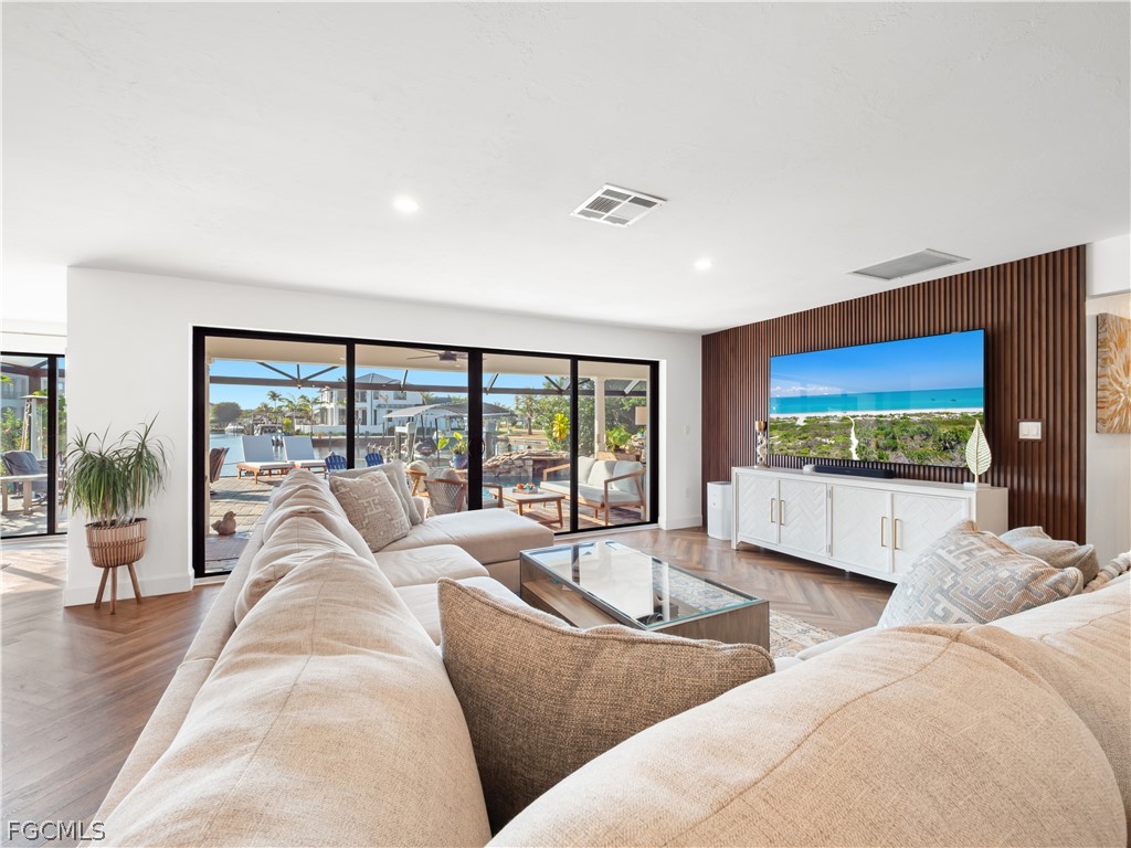 6610 Joanna CIR