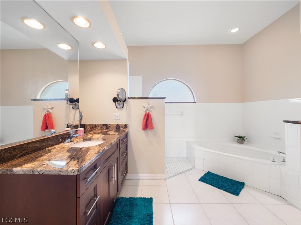 5222 Nautilus DR