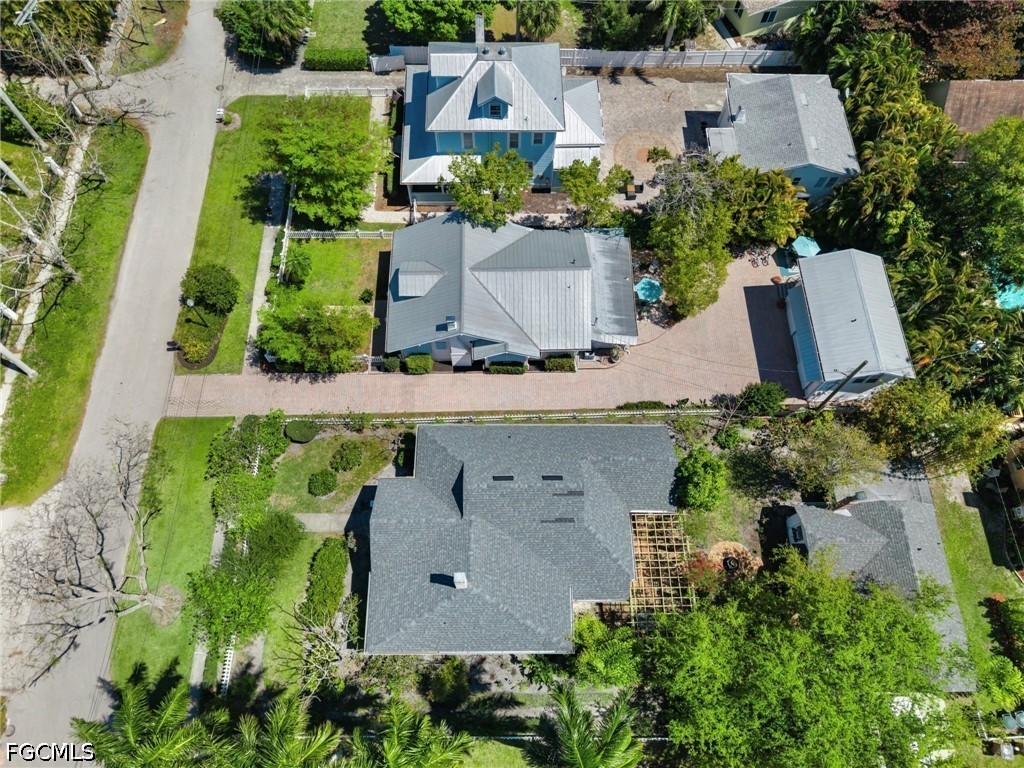 1310 Poinciana AVE