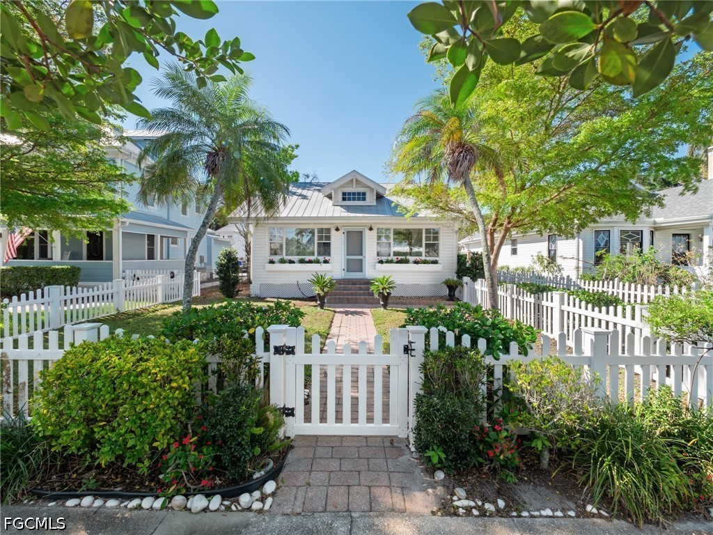 1310 Poinciana AVE