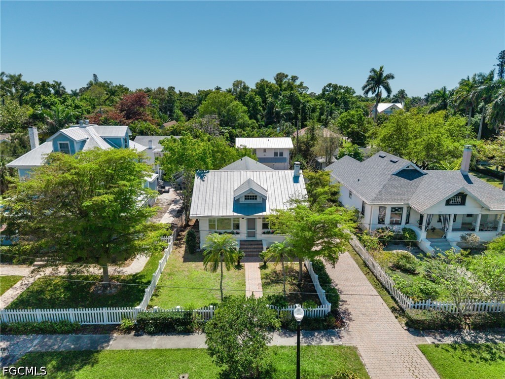 1310 Poinciana AVE