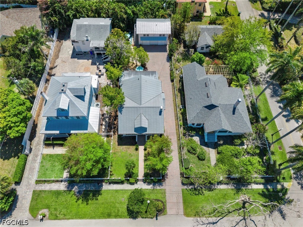 1310 Poinciana AVE