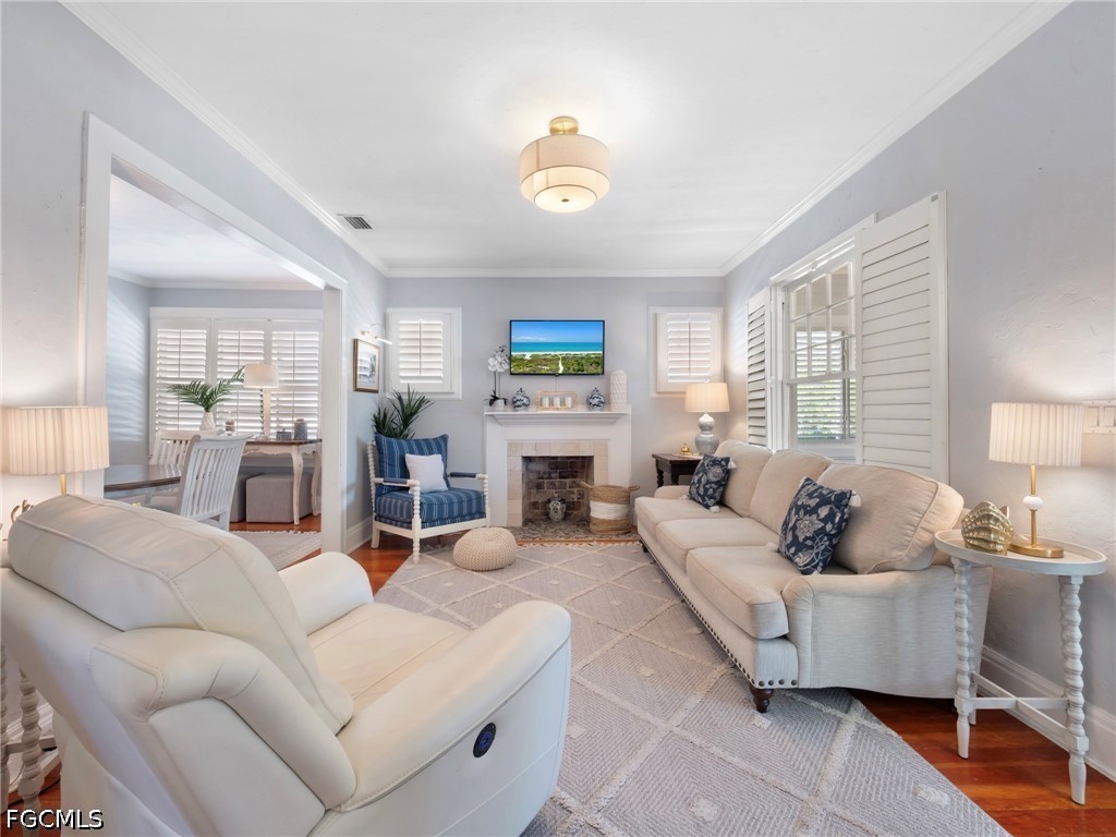 1310 Poinciana AVE