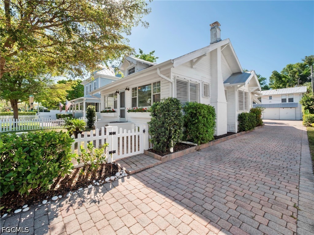 1310 Poinciana AVE