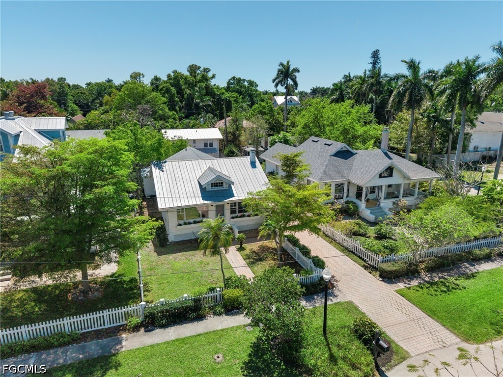 1310 Poinciana AVE