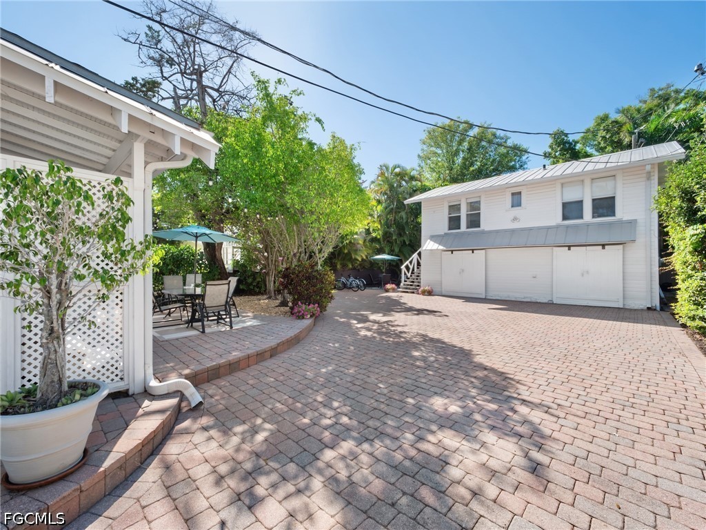 1310 Poinciana AVE