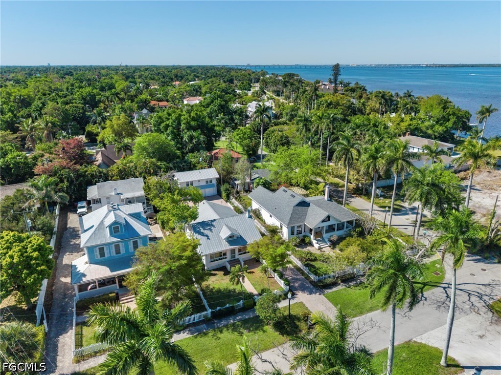 1310 Poinciana AVE