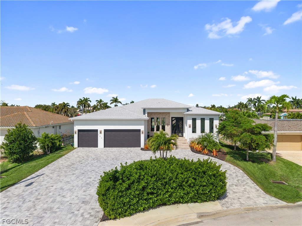 1021 Lucerne AVE