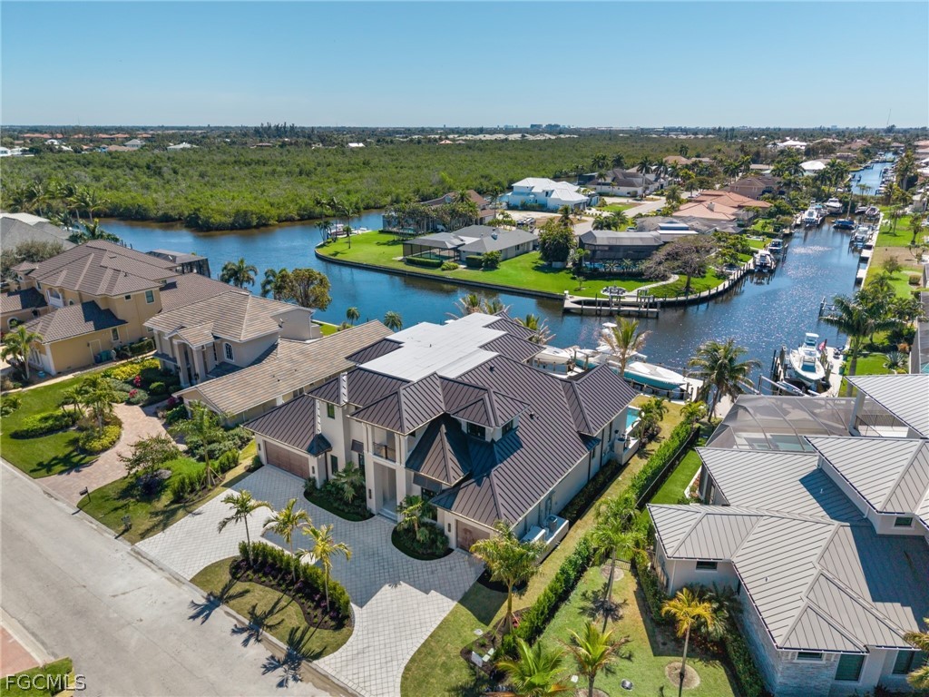 4850 Laurel LN