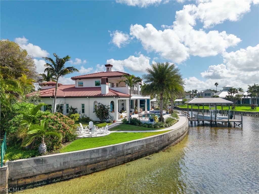 911 Aqua LN