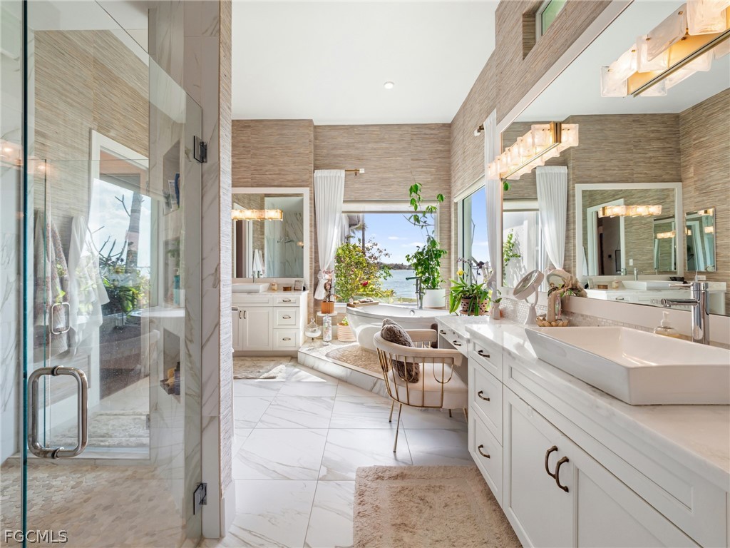 911 Aqua LN