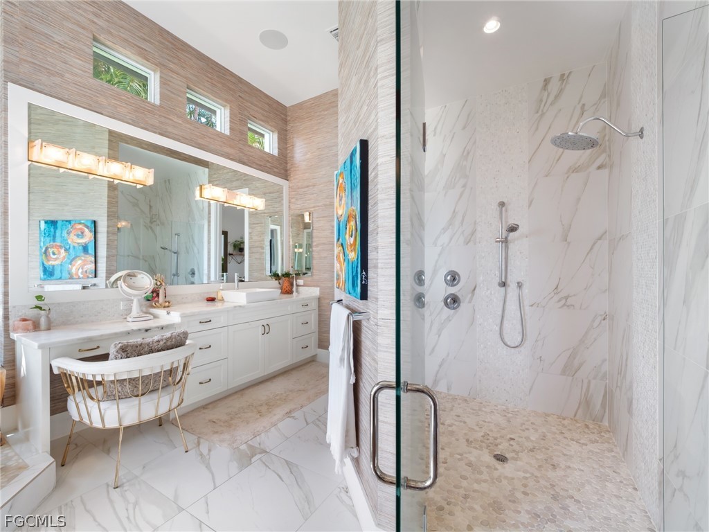 911 Aqua LN