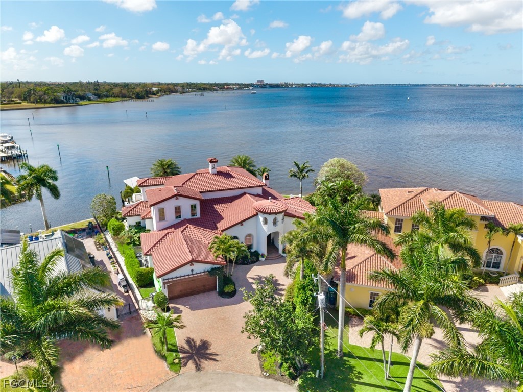 911 Aqua LN