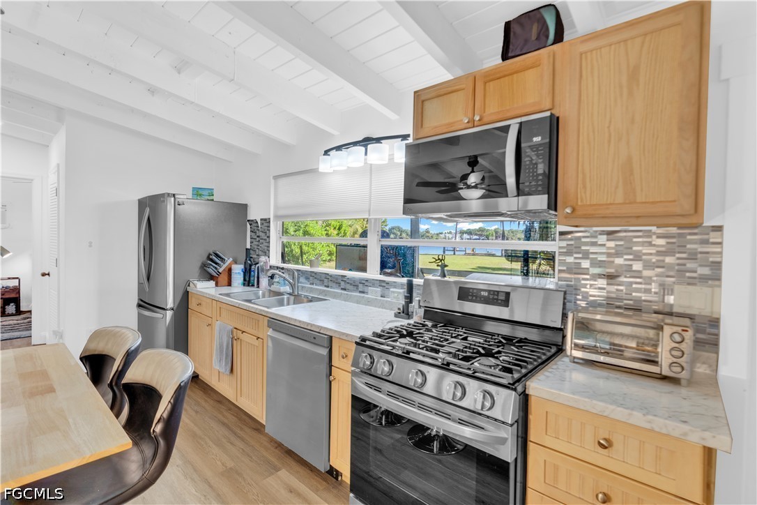 2212 River Pine DR