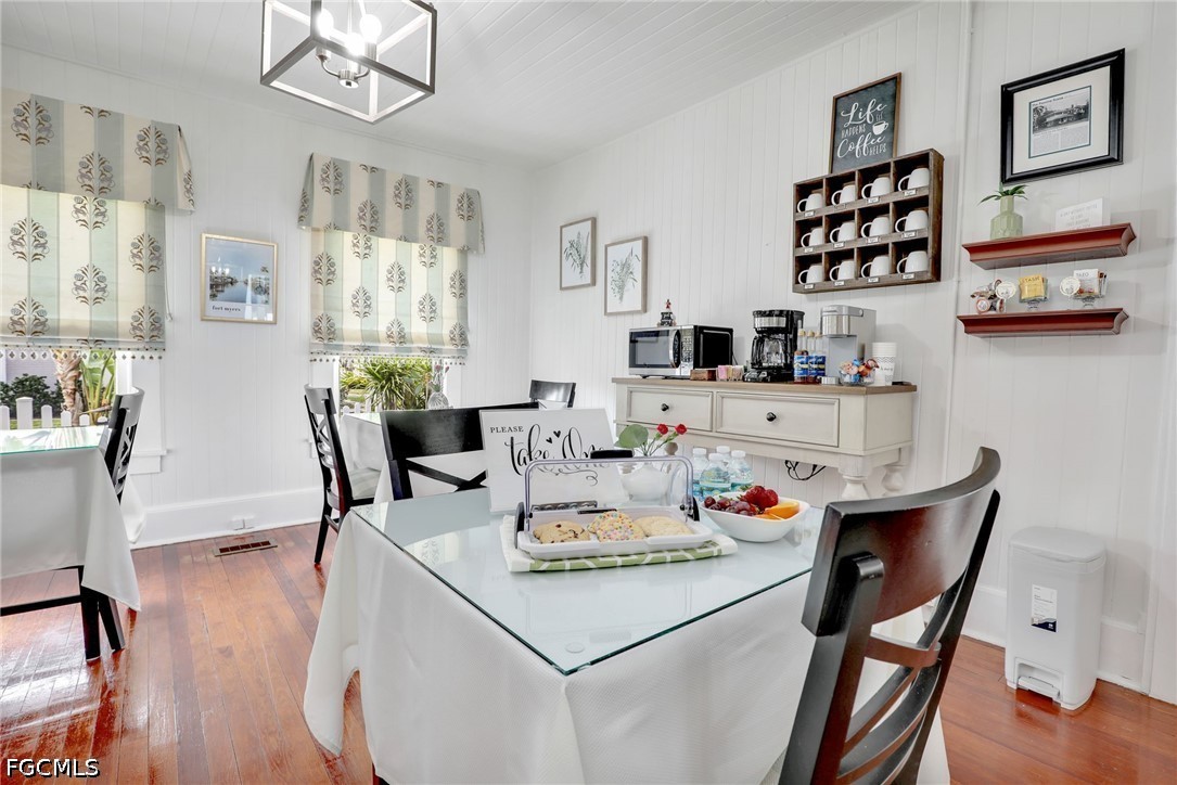 2135 McGregor BLVD