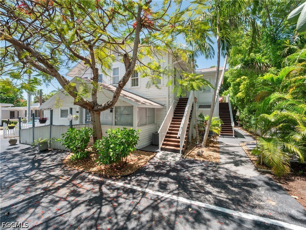 2135 McGregor BLVD