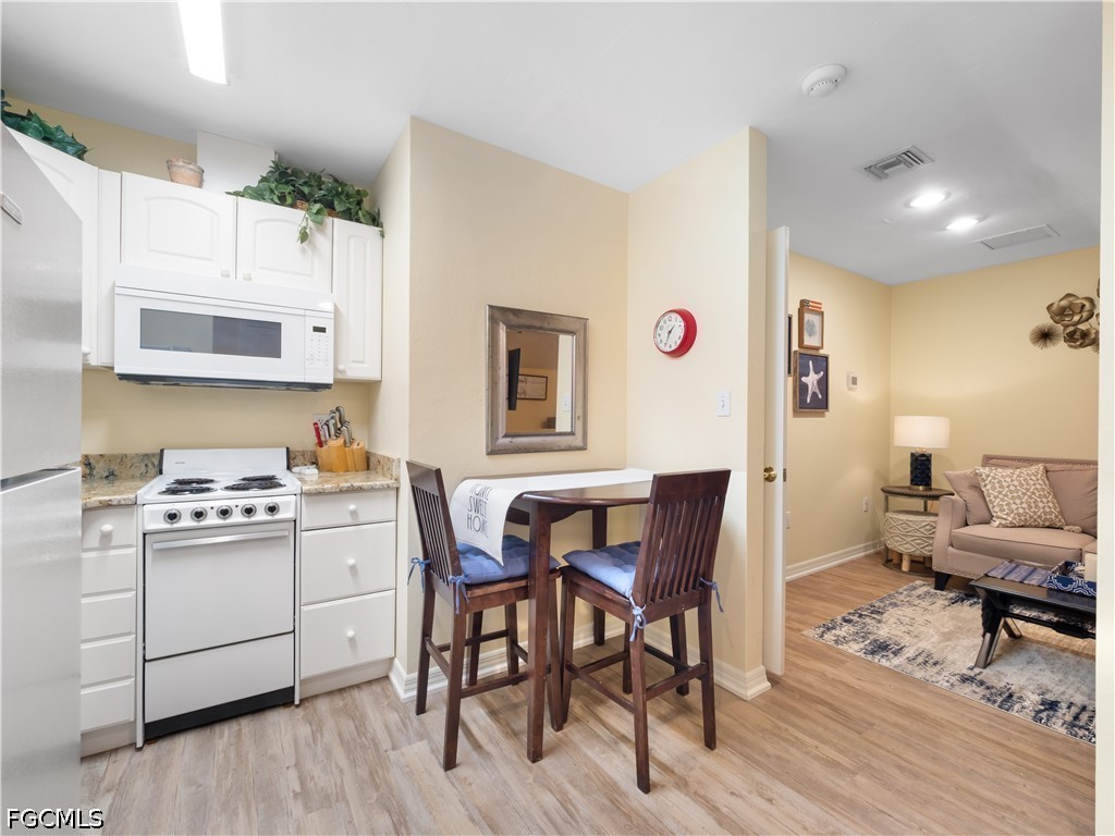 13580 Brynwood LN