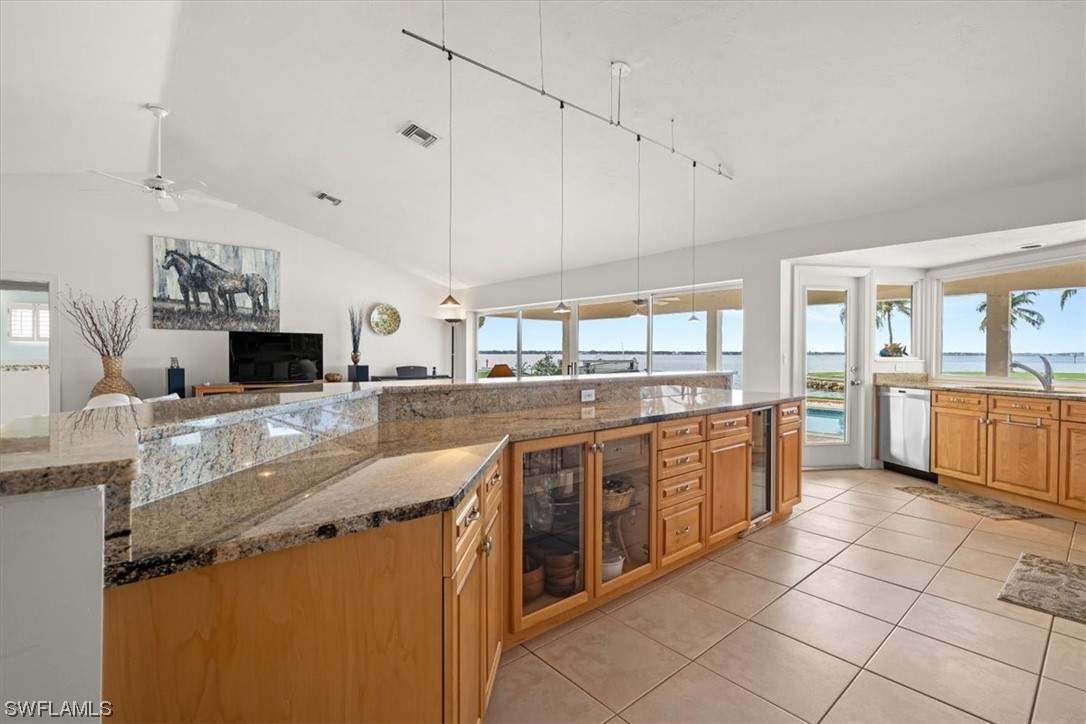 1795 Whitecap CIR