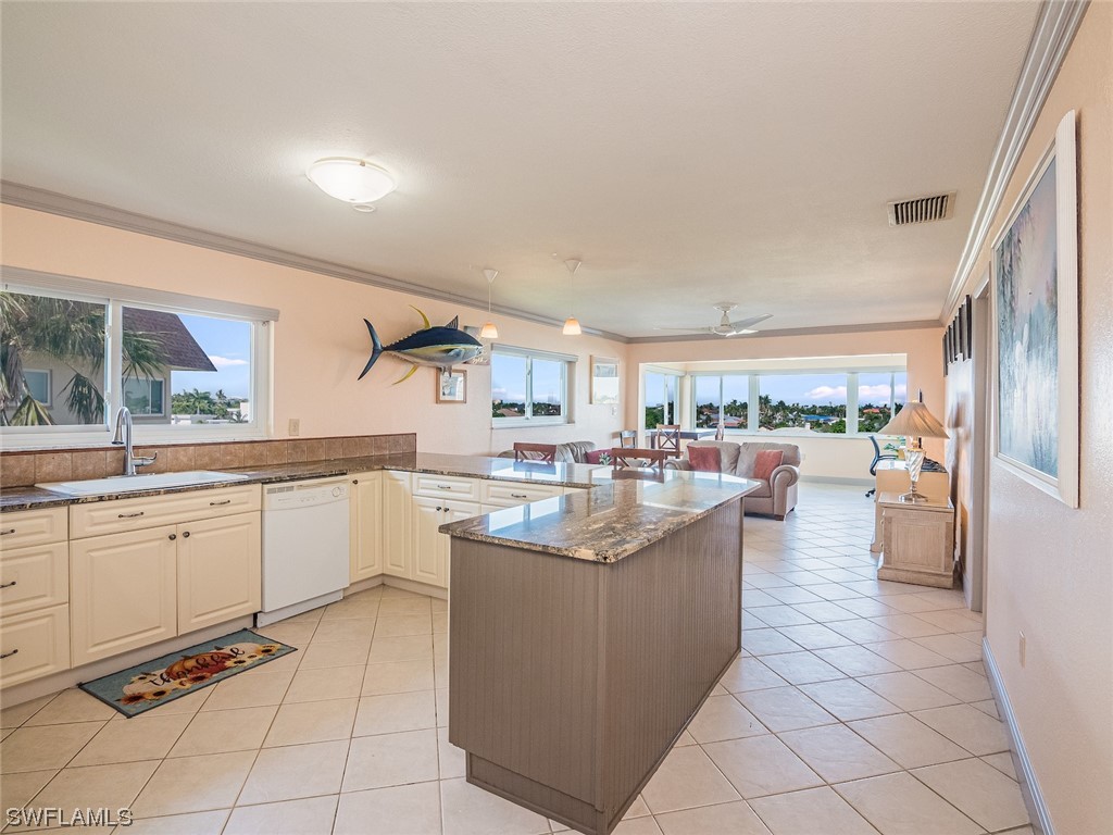 4289 Mariner WAY 409