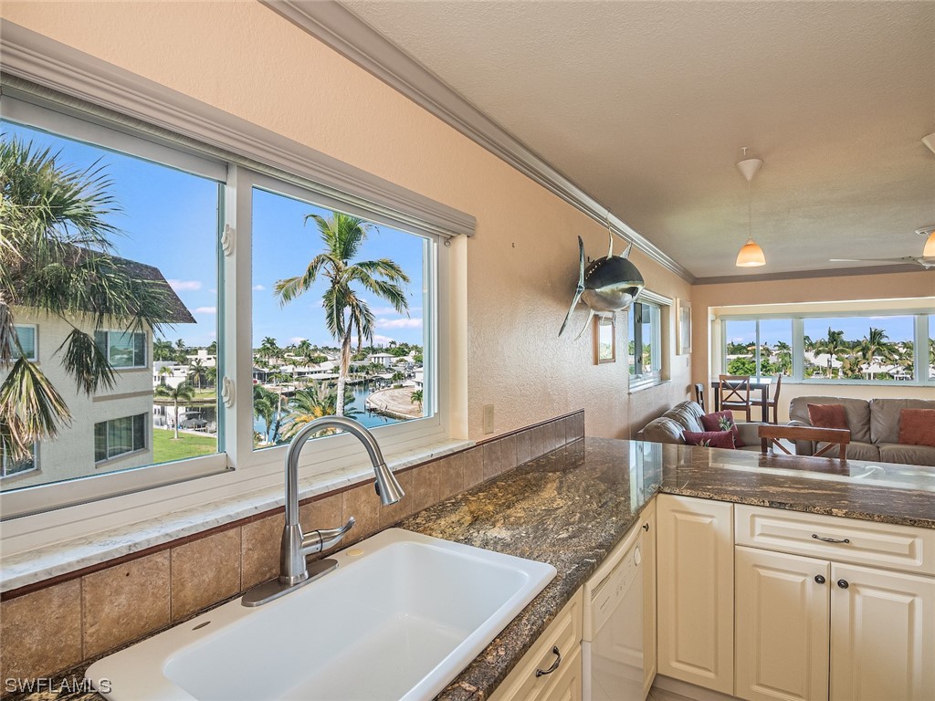 4289 Mariner WAY 409