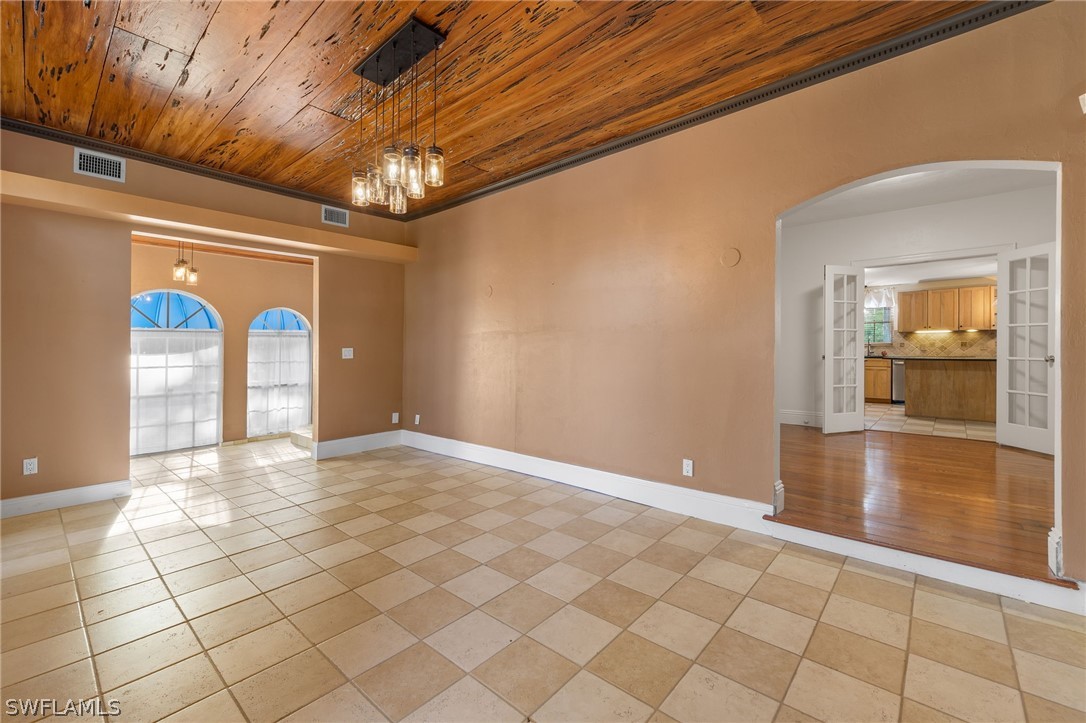1326 Cordova AVE