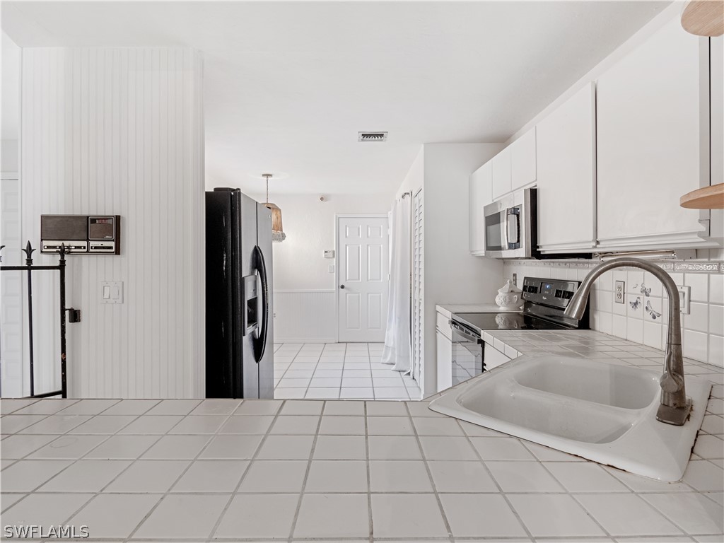 1437 Larkspur DR