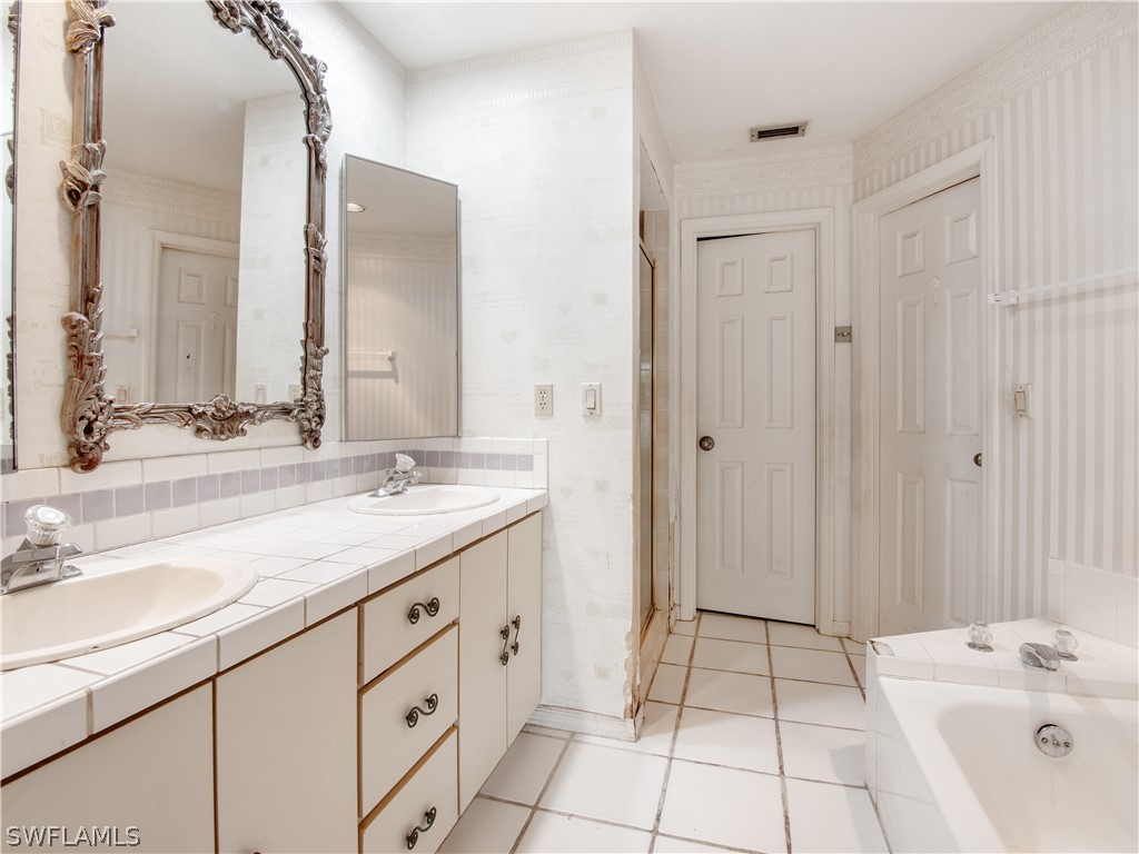 1437 Larkspur DR