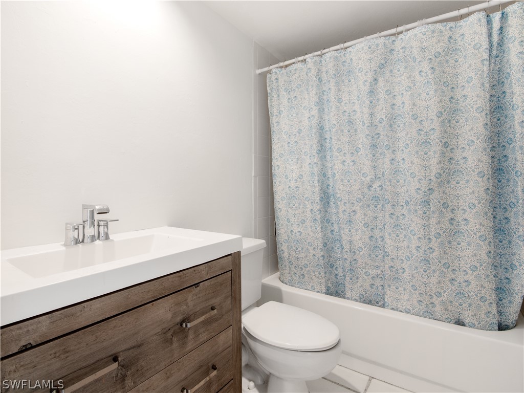 1437 Larkspur DR