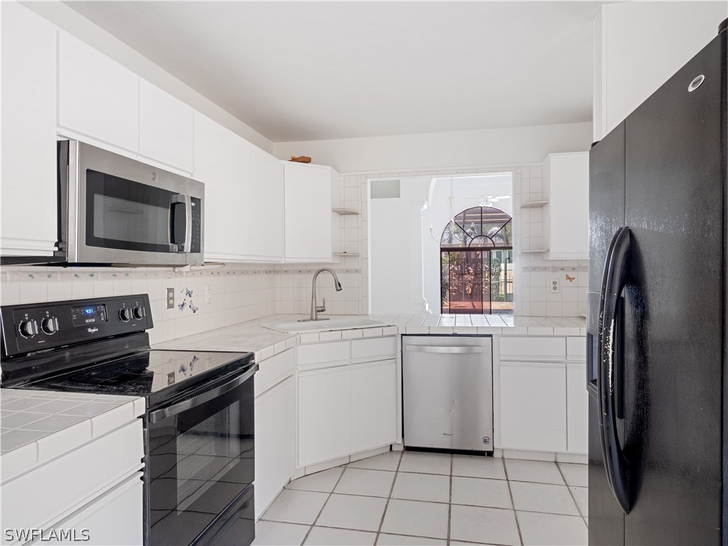 1437 Larkspur DR