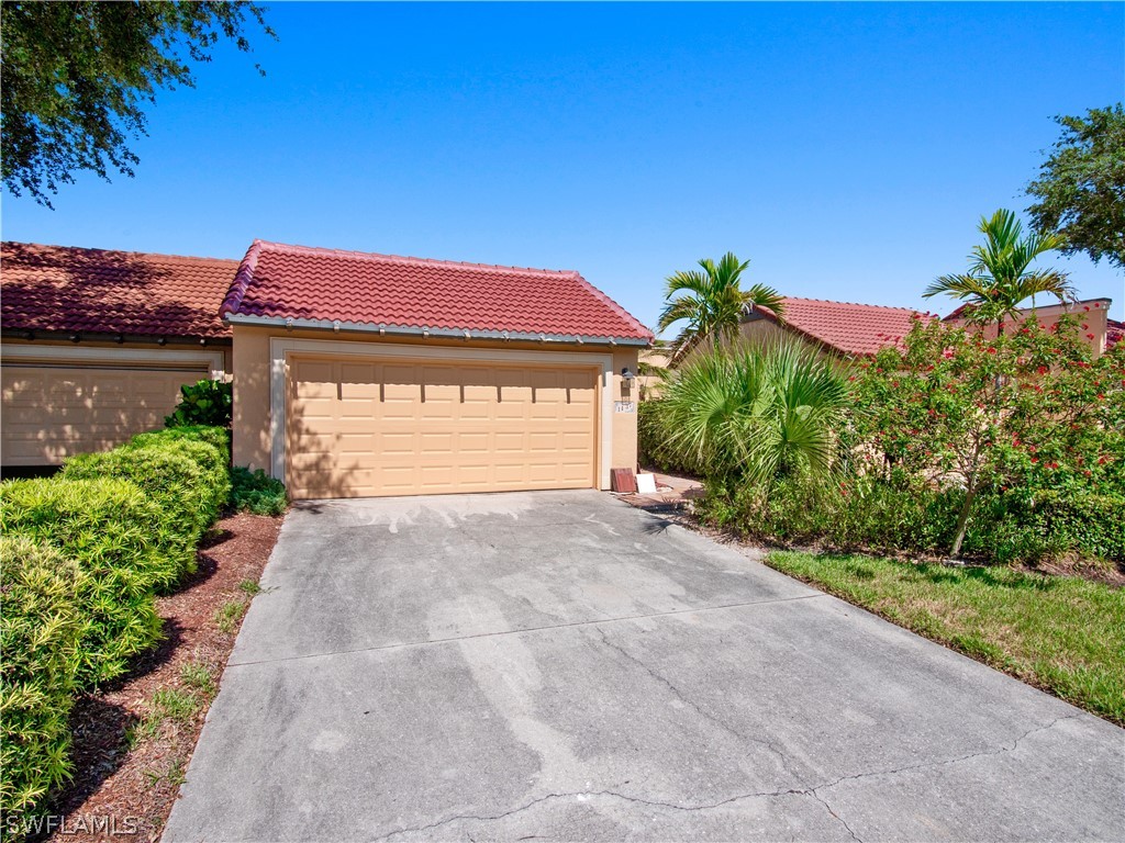 1437 Larkspur DR