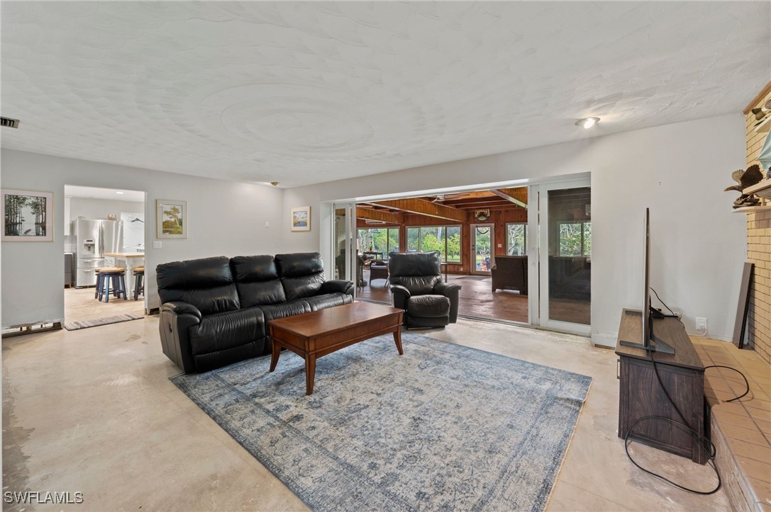 5621 Natoma DR