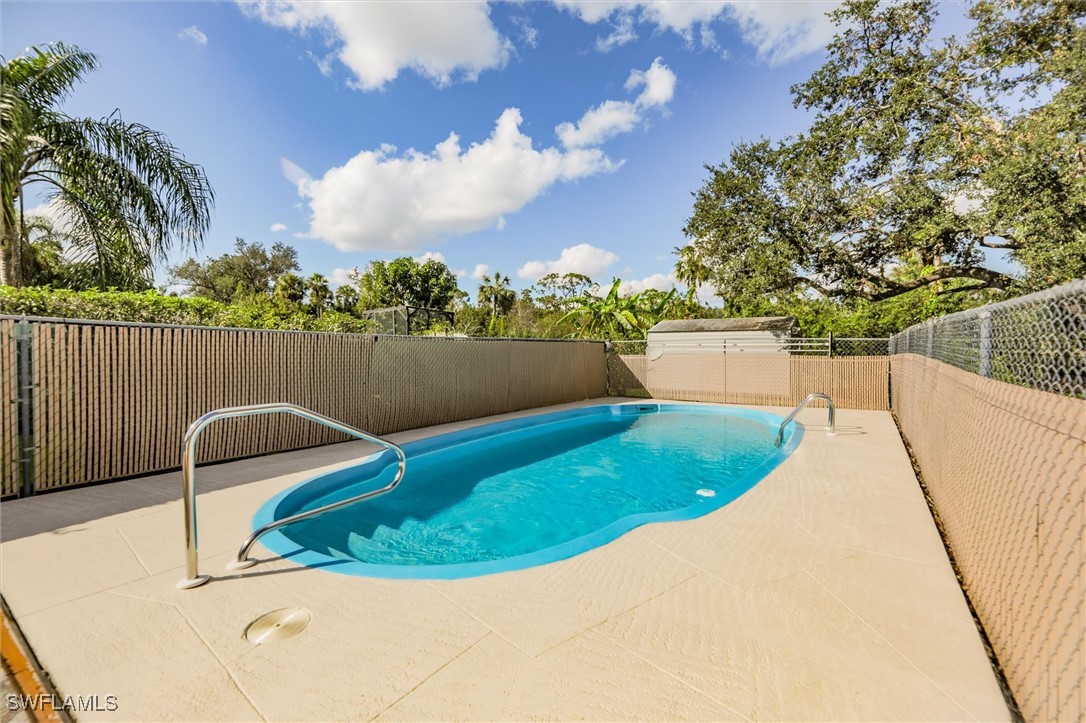 698 Muscogee DR